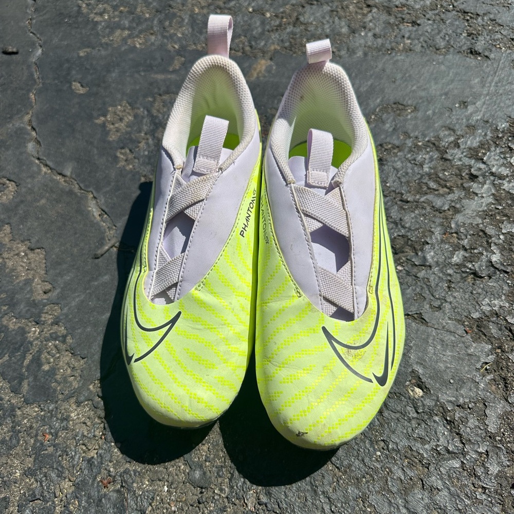Nike Youth Phantom Soccer Cleats
